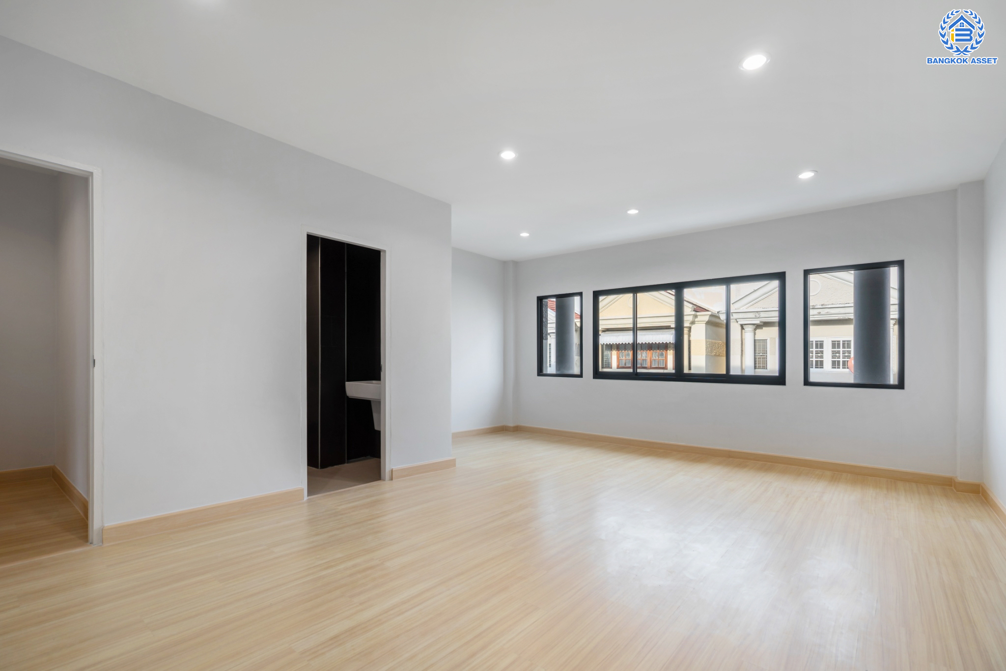 บ้านมือสองตกแต่งใหม่ ม.พิบูลย์การ์เด้นวิลล์ พิบูลย์สงคราม-พระราม5 ทาวน์โฮม 3 ชั้น หลังใหญ่! เนื้อที่ 26.1 ตร.ว. ฟังก์ชัน 4 ห้องนอน 5 ห้องน้ำ (มีห้องน้ำในตัวทุกห้อง) จอดรถได้ 2 คัน บนสุดยอดทำเล! เชื่อมถนนพิบูลย์สงคราม, วงศ์สว่าง, นครอินทร์ และติวานนท์ ใกล้จุดขึ้นทางด่วนศรีรัช-วงแหวนรอบนอก ใกล้รถไฟฟ้า "สถานีแยกติวานนท์"